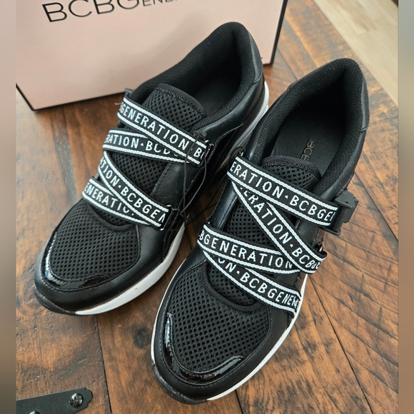BCBGeneration Willa Logo Sneakers. Black. Size 6.5. New. - Picture 2 of 7